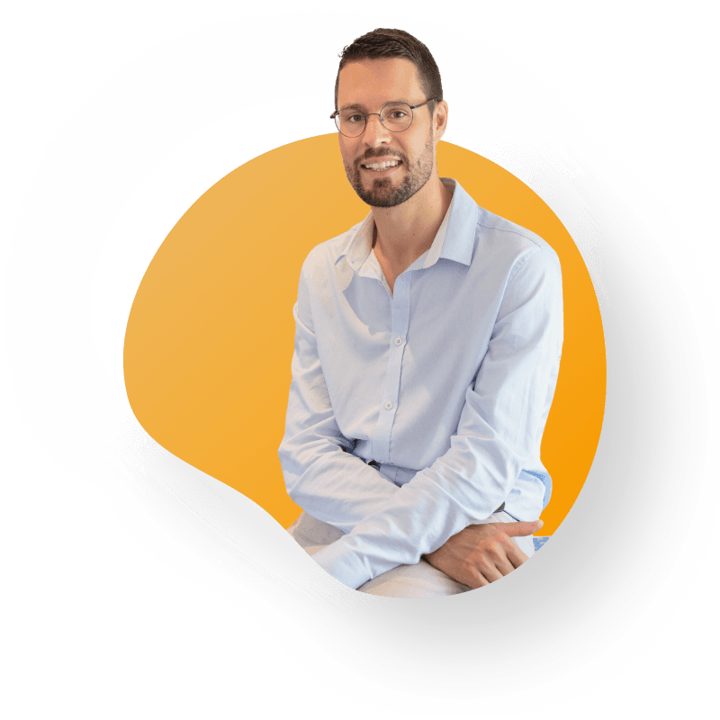 Portrait de Liévin Kerremans, fondateur d'InnerFlow, hypnothérapeute et magnétiseur, exprimant la sérénité et l'épanouissement personnel.